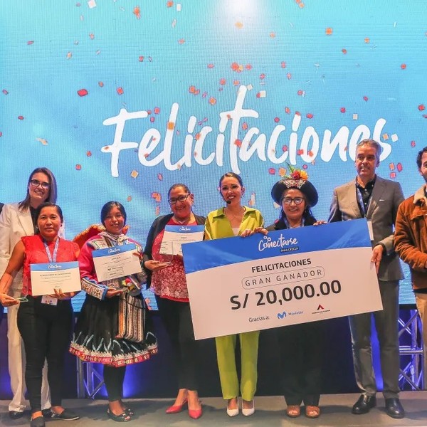 Movistar entregó sus premios "Conectarse para Crecer" en Perú